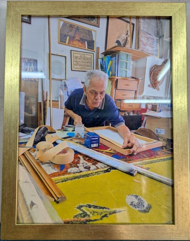 Sultan Maricar while framing. Photo taken by client.